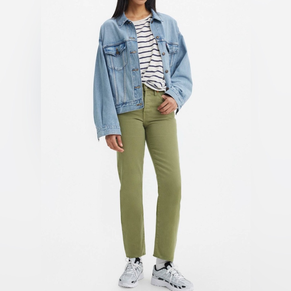 LEVIS PREMIUM Wedgie Straight Fit SIZE: 28x28 COLOR: Steeped Lichen Green
